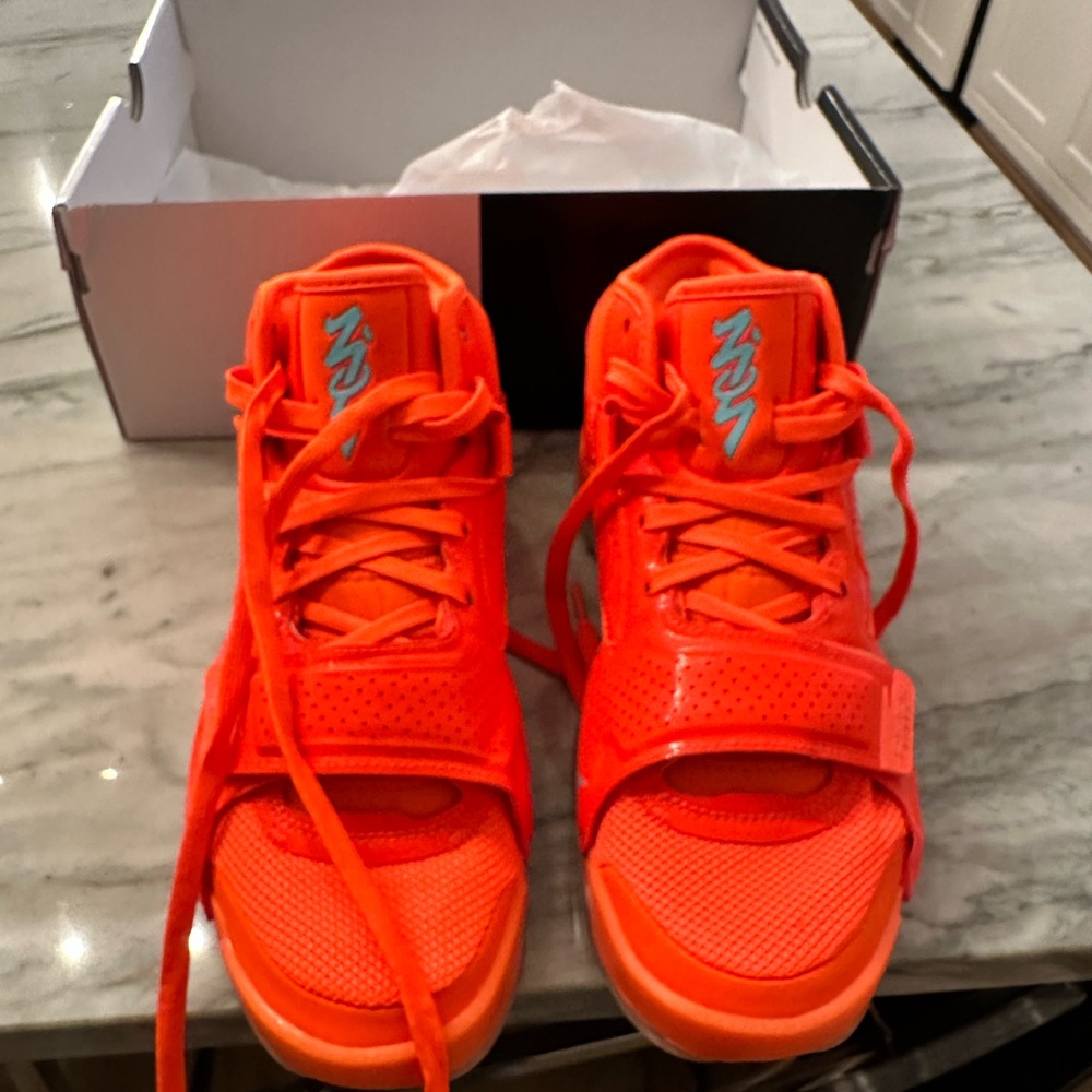 Air Jordan Zion 2 Hyper Crimson 8.5Men